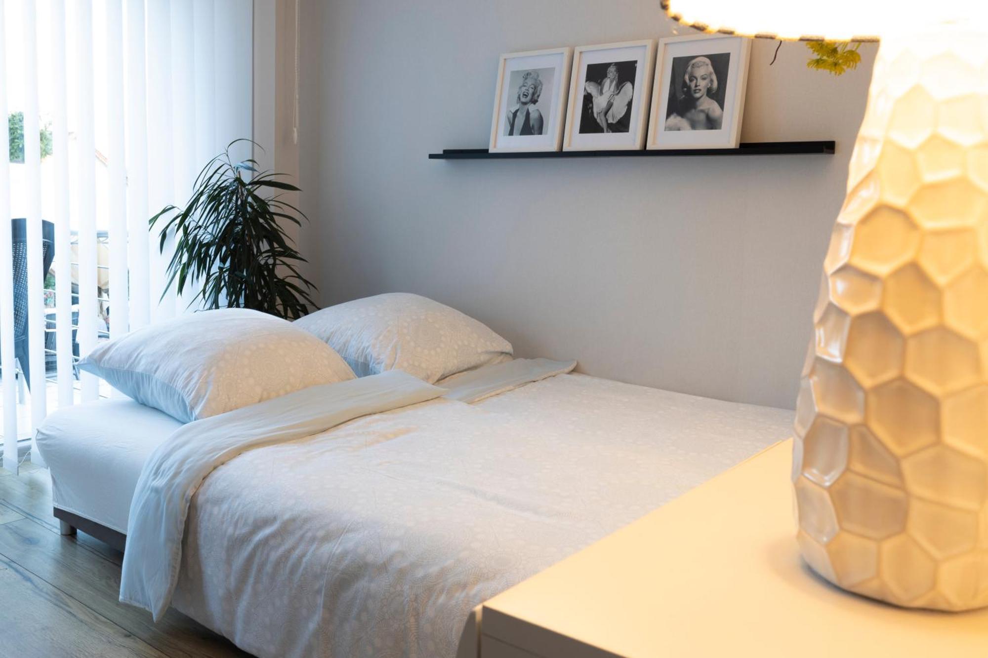 Design Apartment- 24H Self-Check-In - Bis 4 Pers - Parkplatz - Wifi - Balkon -Terrasse - In Direkter Weihernaehe - Radwege Schiffweiler Exterior foto